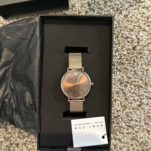 NWT mvmt dot watch